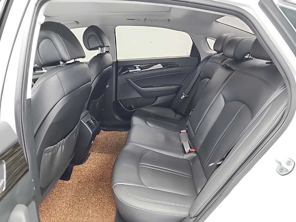 HYUNDAI Sonata - Vista 12