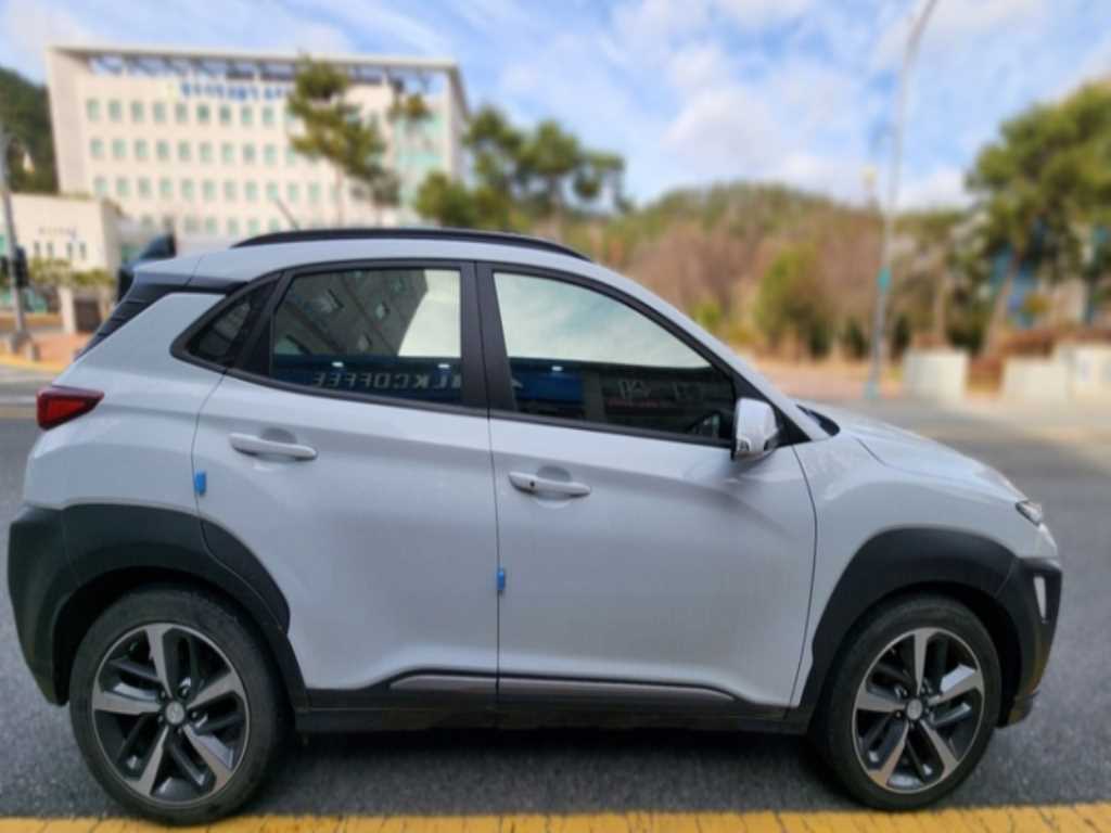 HYUNDAI Kona - Vista 4