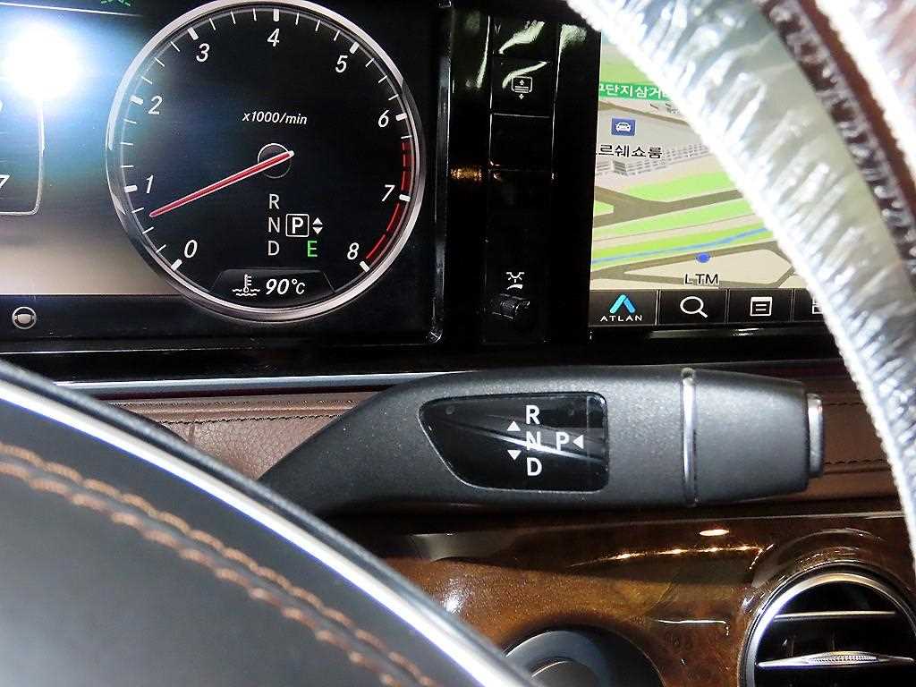 Mercedes Benz S Class - Vista 12