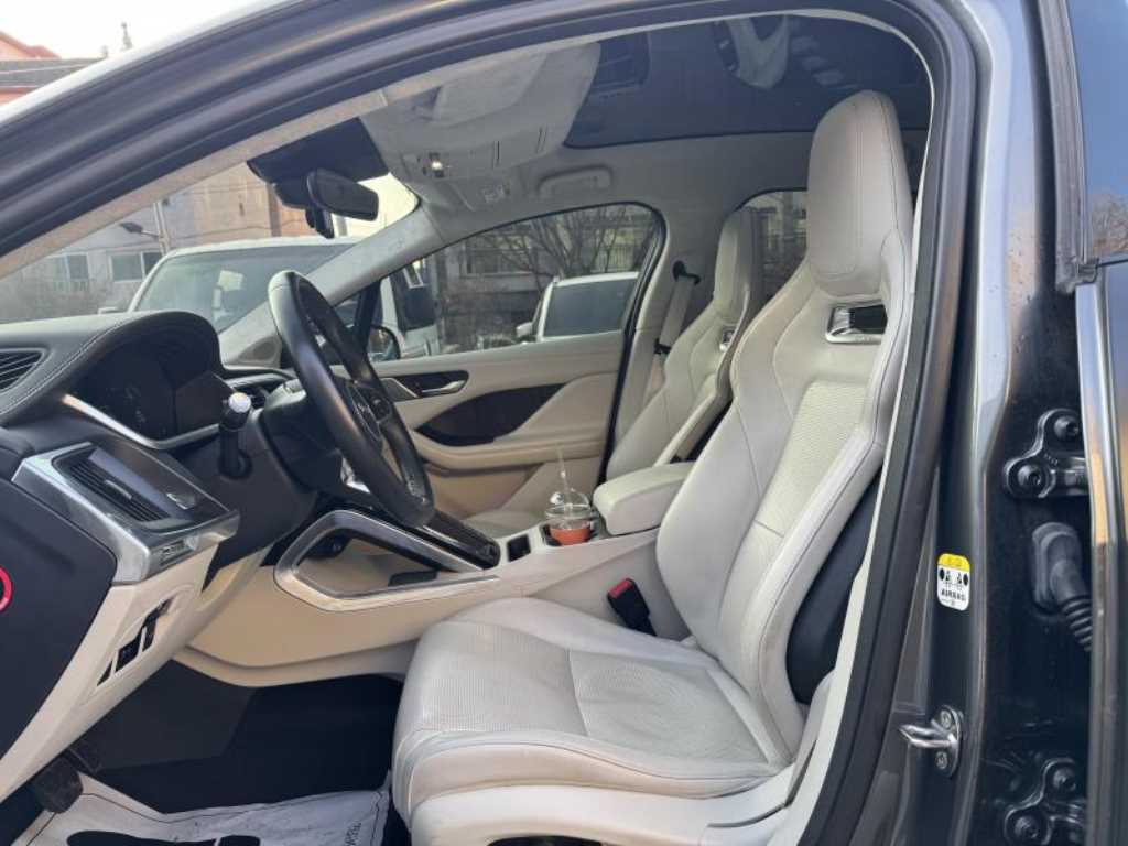 Jaguar I-PACE - Vista 12