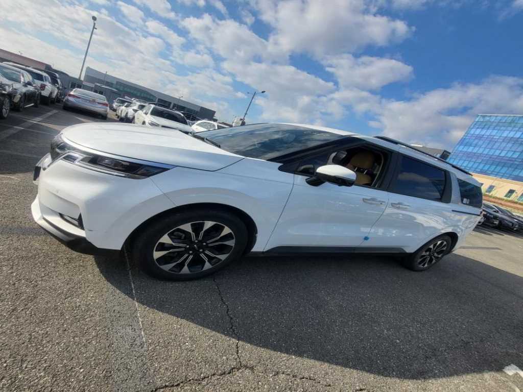 KIA Carnival - Vista 3