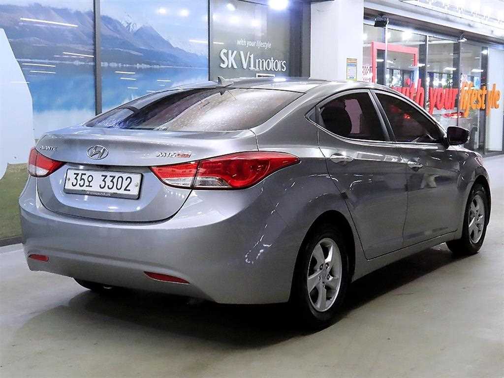 HYUNDAI Avante - Vista 4