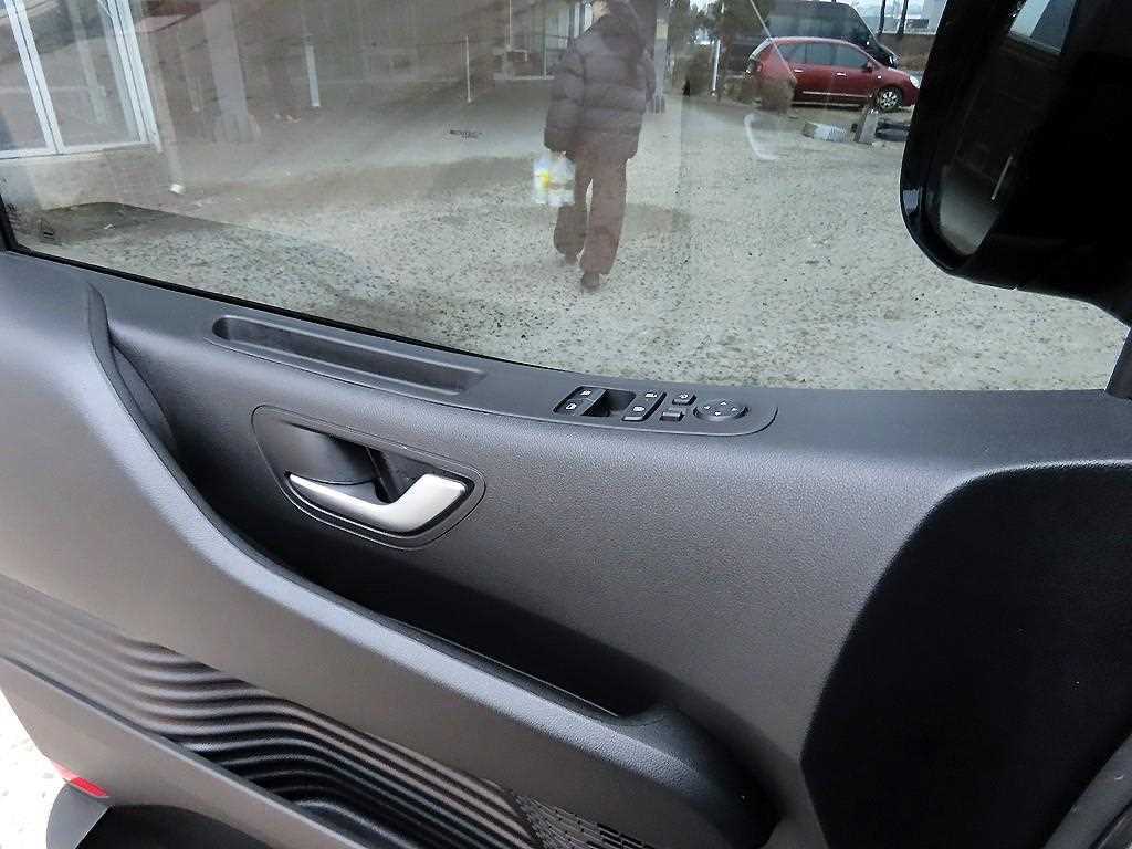 HYUNDAI Staria - Vista 12