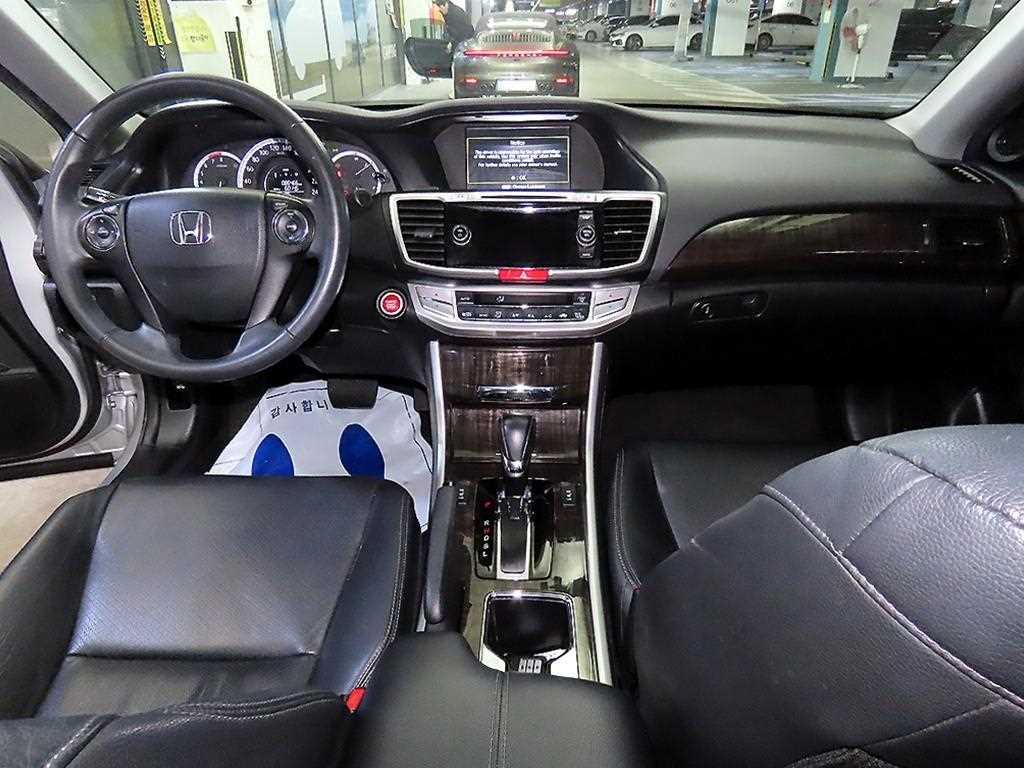 Honda Accord - Vista 10