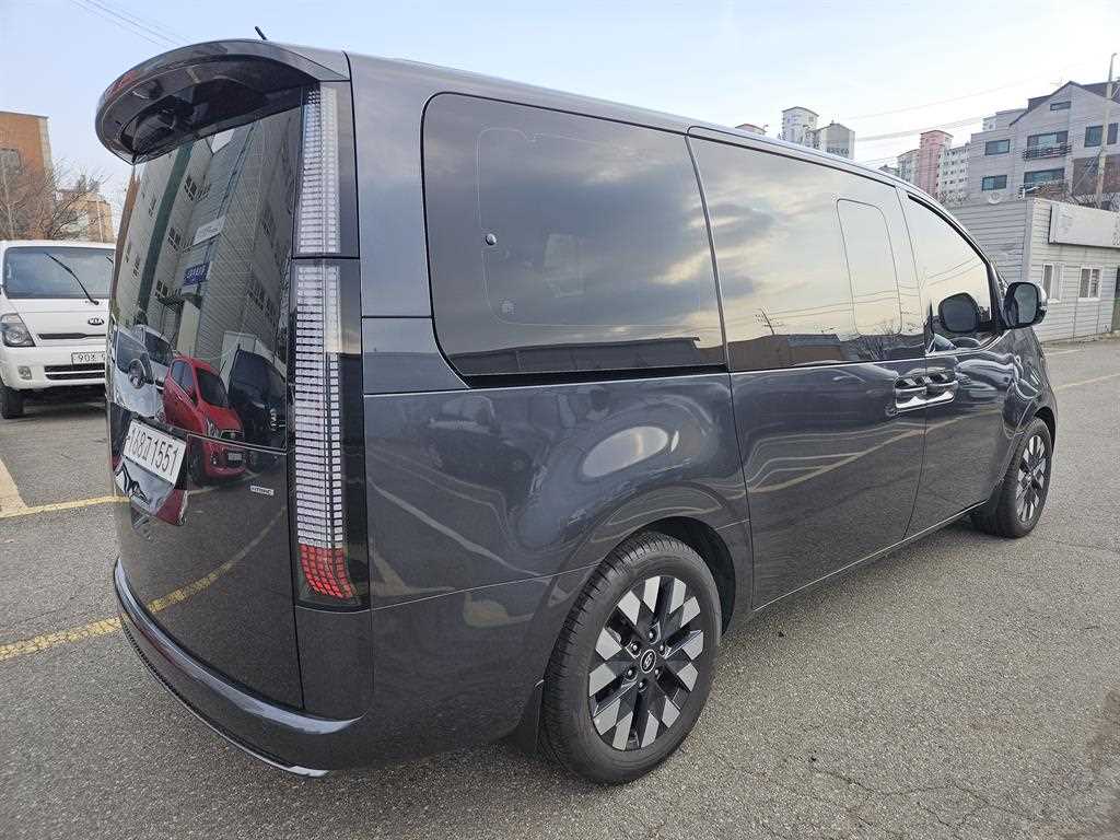 HYUNDAI Staria - Vista 4