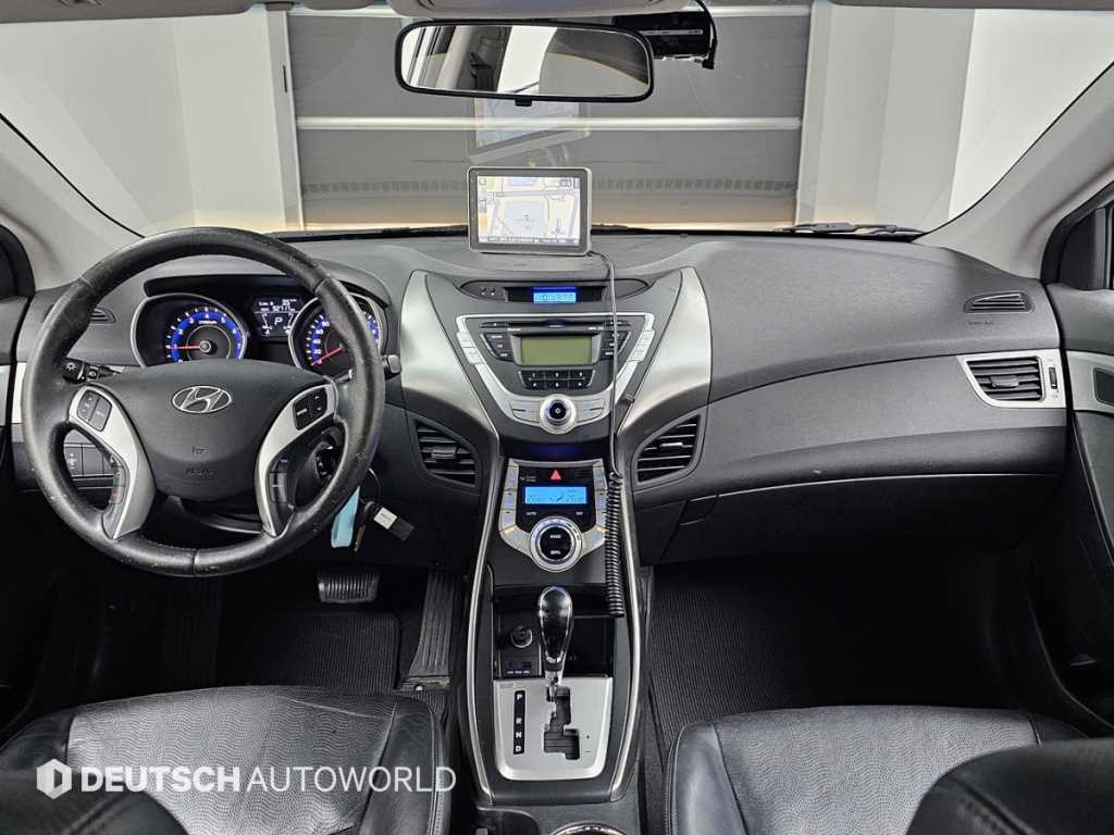 HYUNDAI Avante - Vista 7