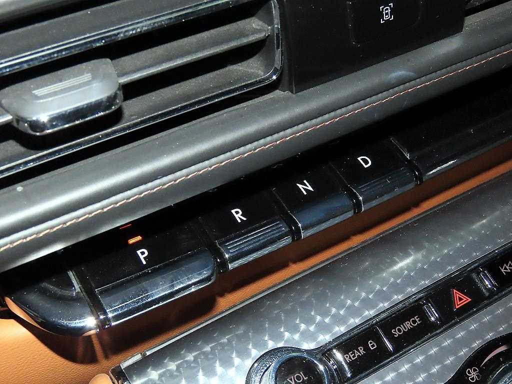 Lincoln Aviator - Vista 12