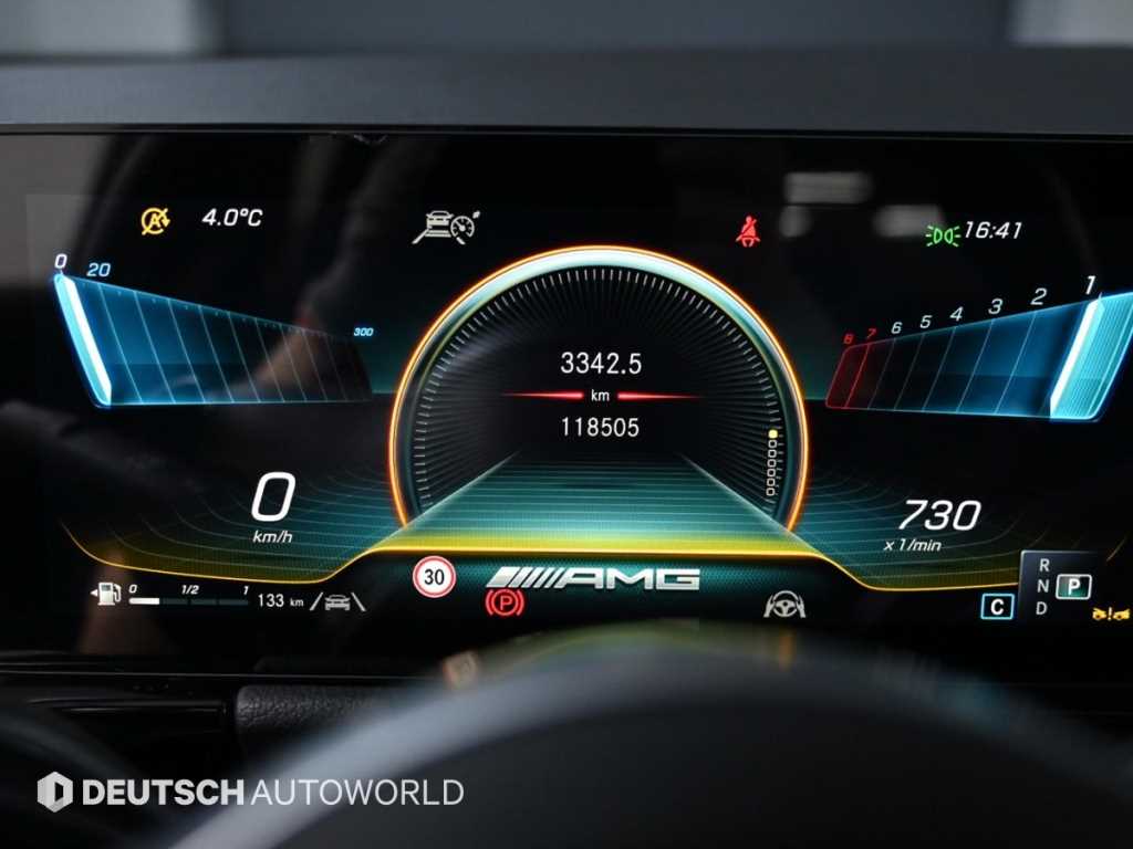 Mercedes Benz GLA Class - Vista 8