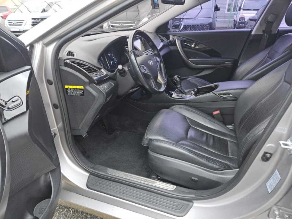 HYUNDAI Grandeur - Vista 5