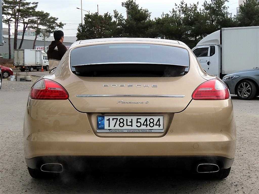 Porsche Panamera - Vista 4