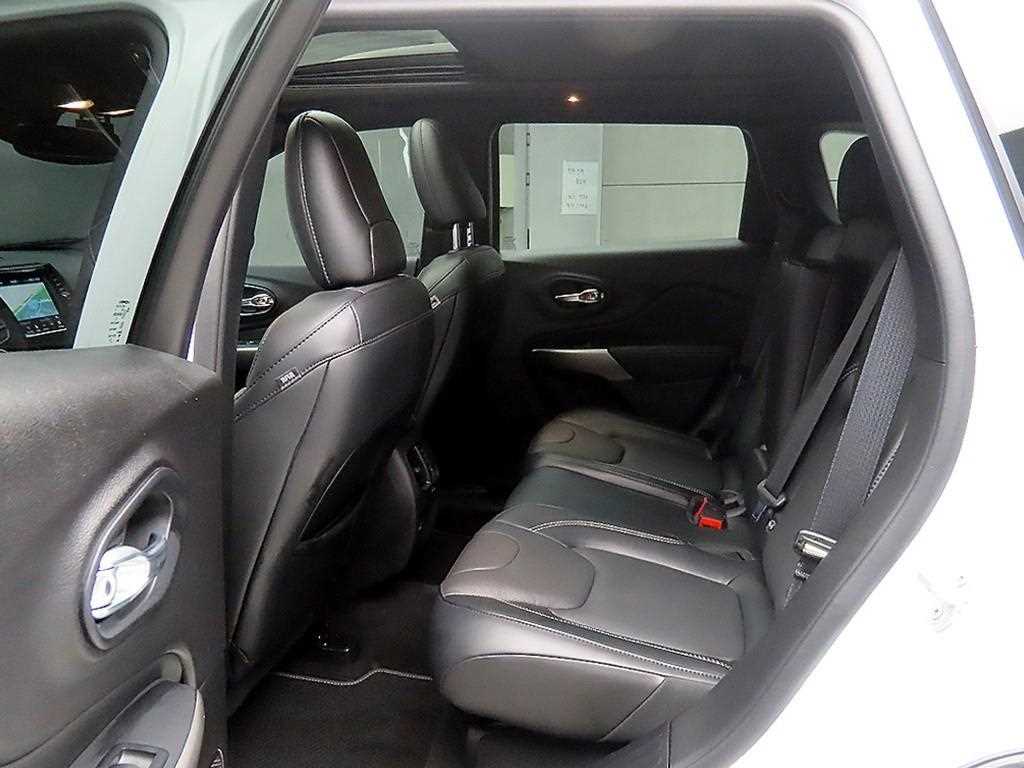 Jeep Cherokee - Vista 6