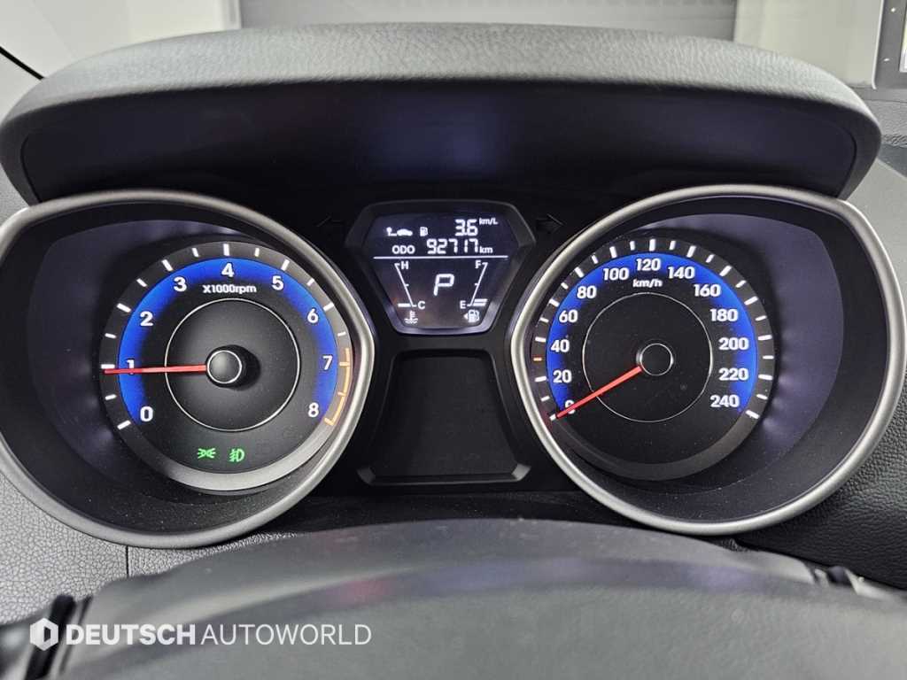 HYUNDAI Avante - Vista 8