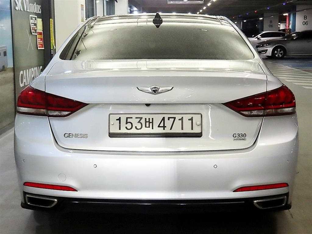 HYUNDAI Genesis - Vista 5