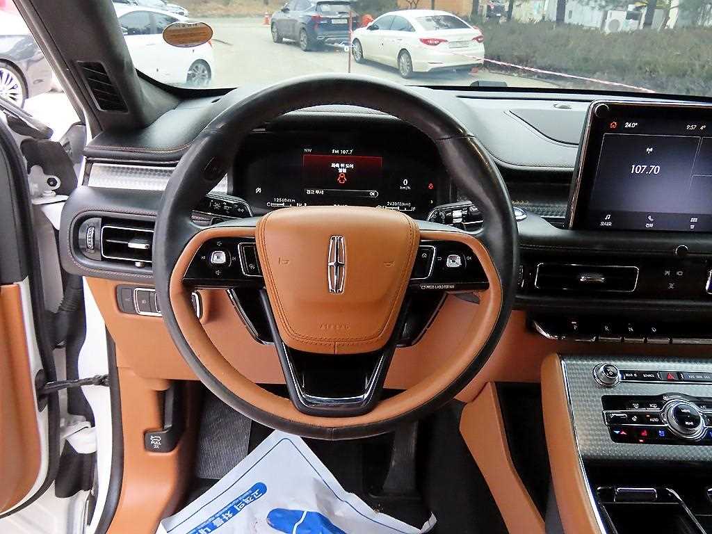 Lincoln Aviator - Vista 8