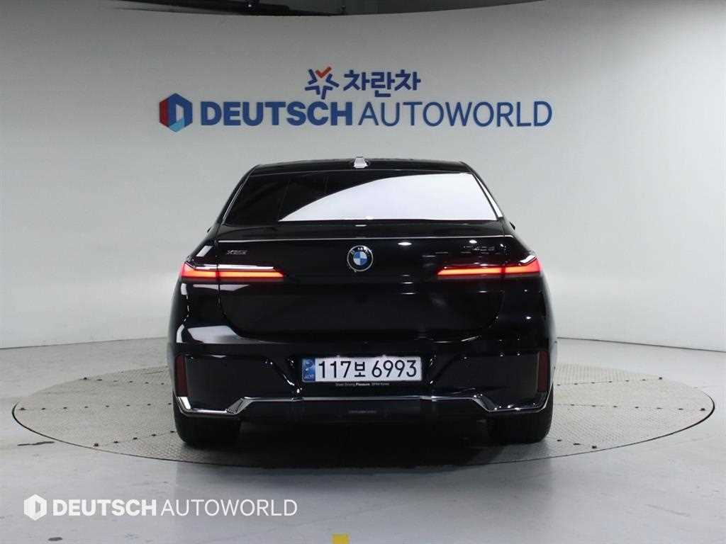 BMW 7 Series - Vista 5