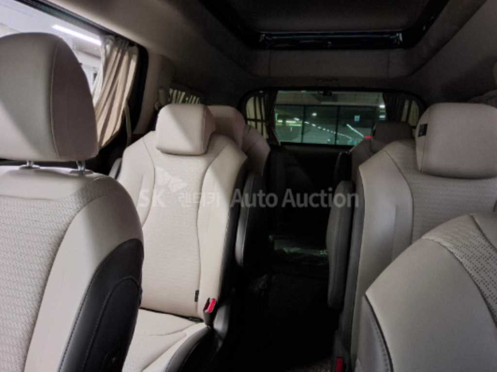 KIA Carnival - Vista 2