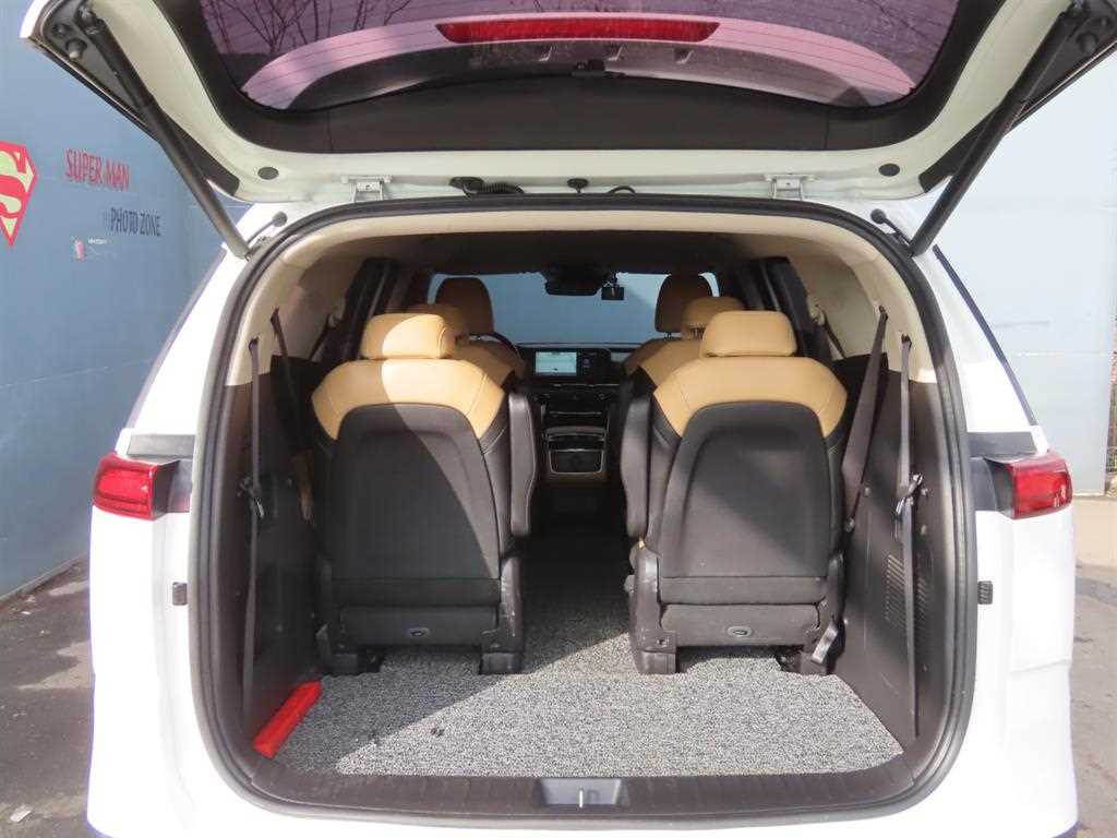 KIA Carnival - Vista 5