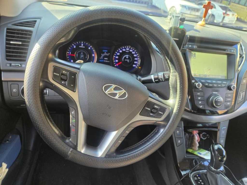 HYUNDAI i40 - Vista 5