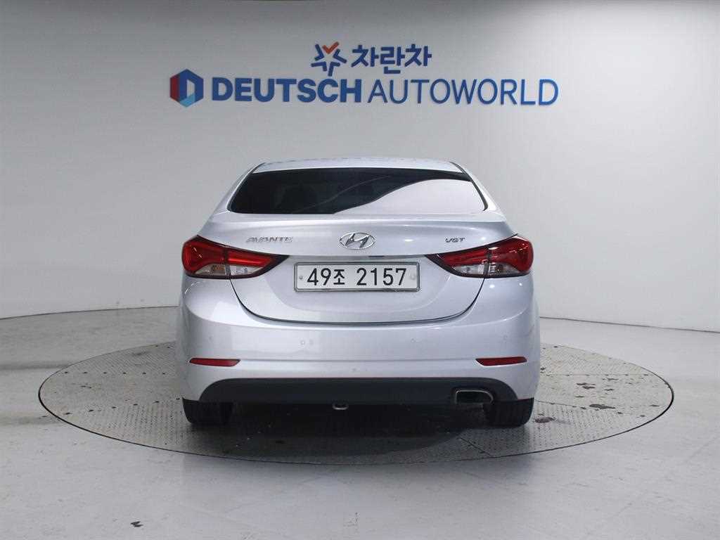 HYUNDAI Avante - Vista 4