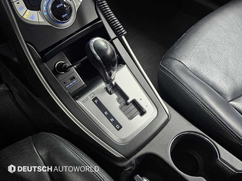 HYUNDAI Avante - Vista 9