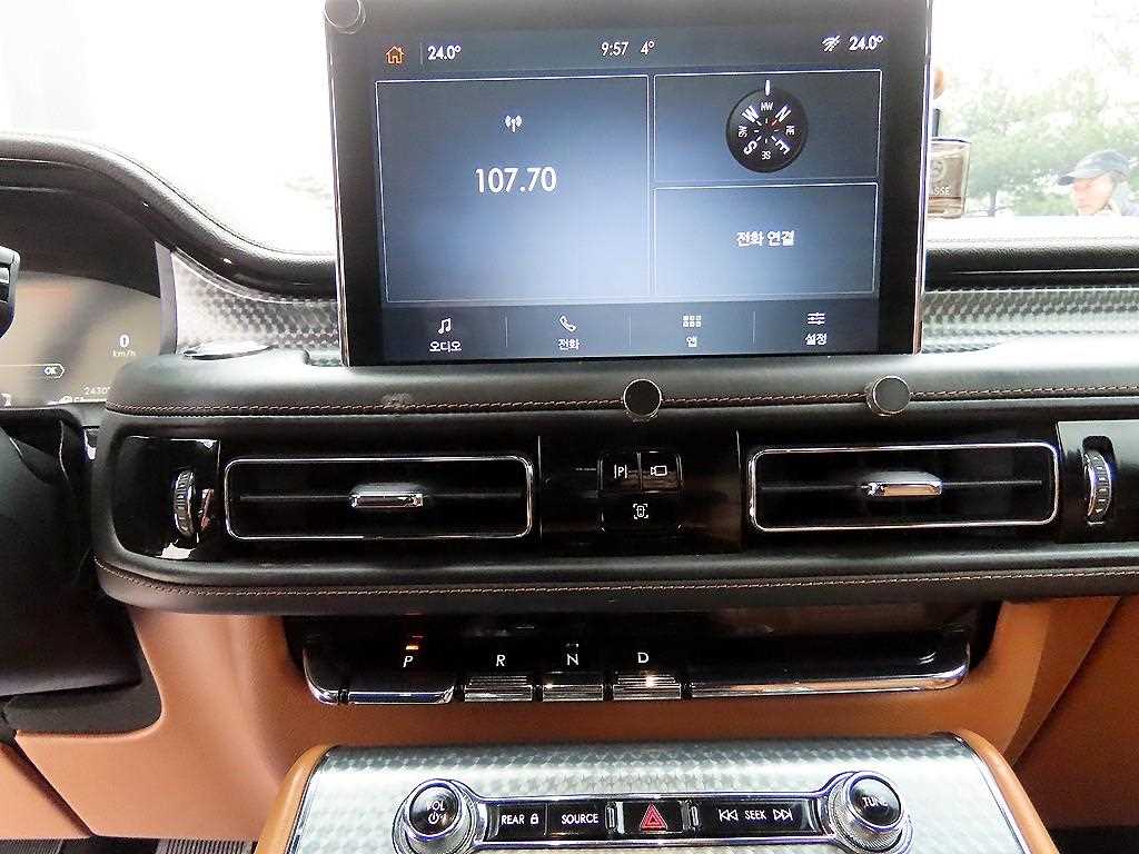 Lincoln Aviator - Vista 12