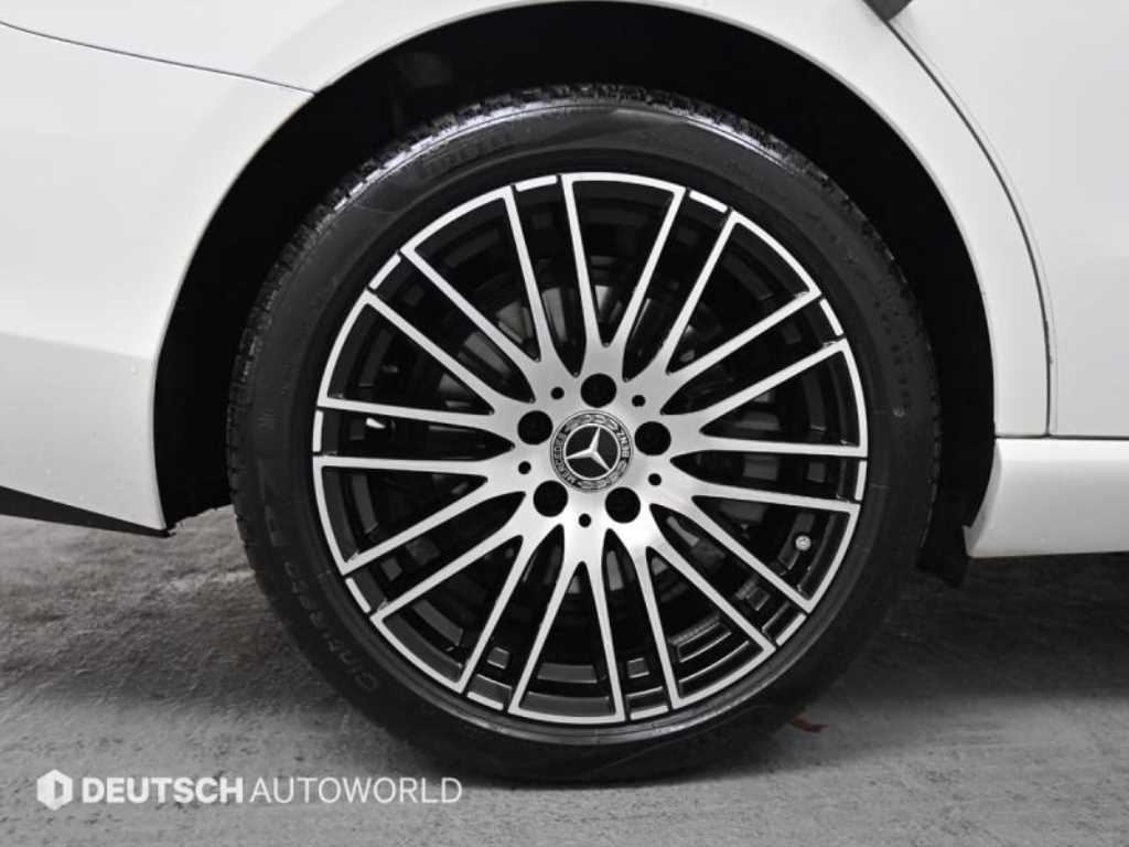 Mercedes Benz C Class - Vista 5