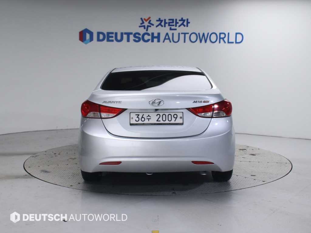 HYUNDAI Avante - Vista 4