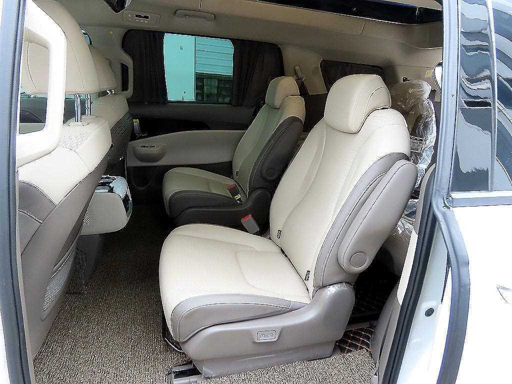 KIA Carnival - Vista 6