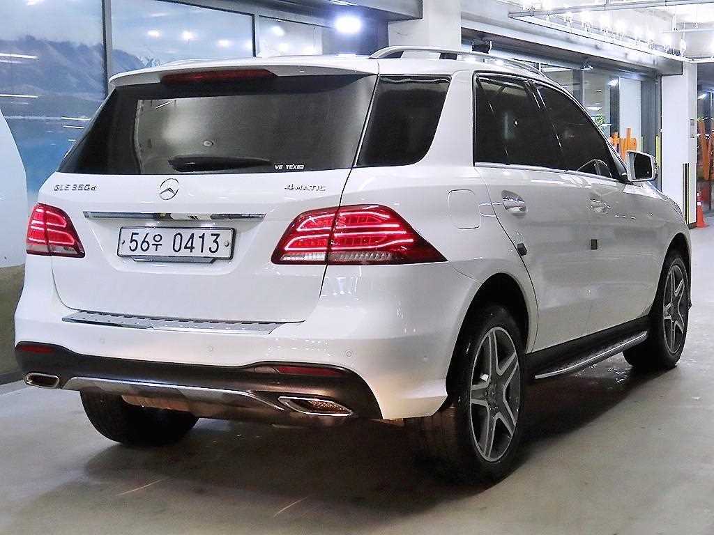 Mercedes Benz GLE Class - Vista 4