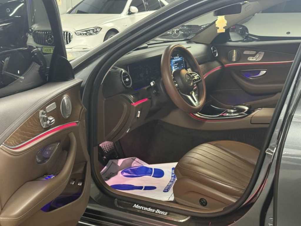 Mercedes Benz E class - Vista 7