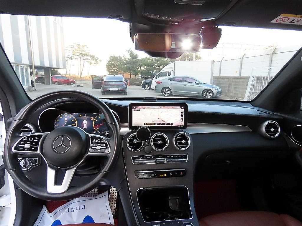 Mercedes Benz GLC Class - Vista 7