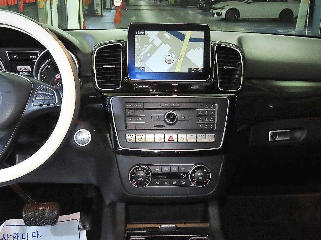 Mercedes Benz GLE Class - Vista 11