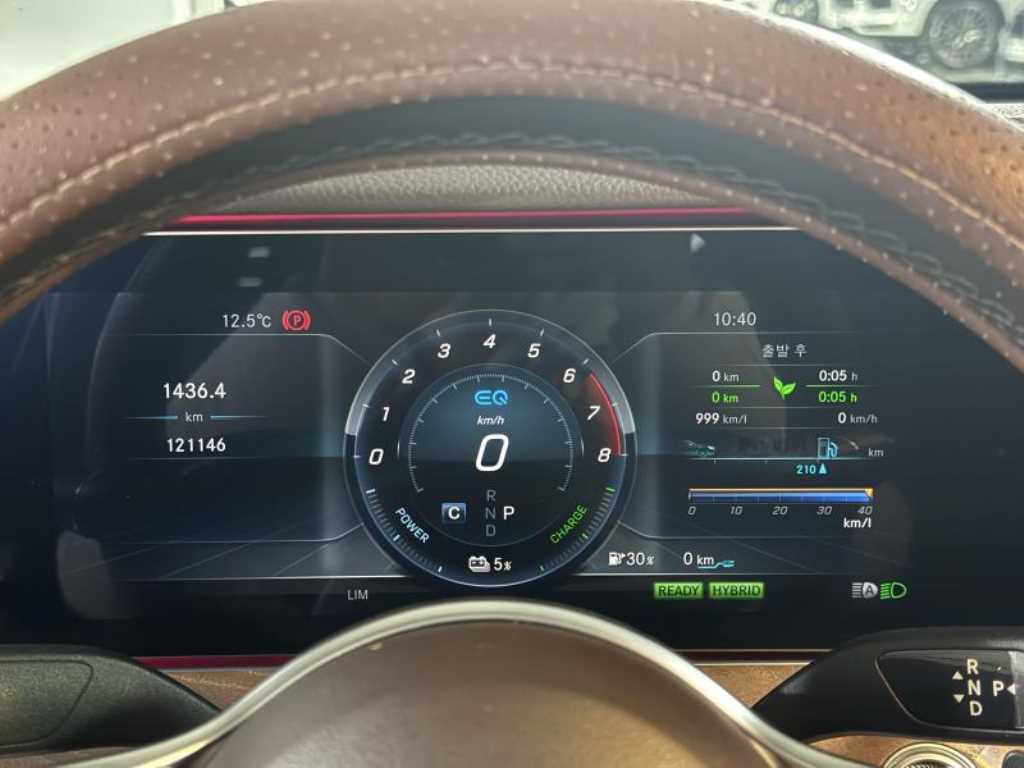 Mercedes Benz E class - Vista 9