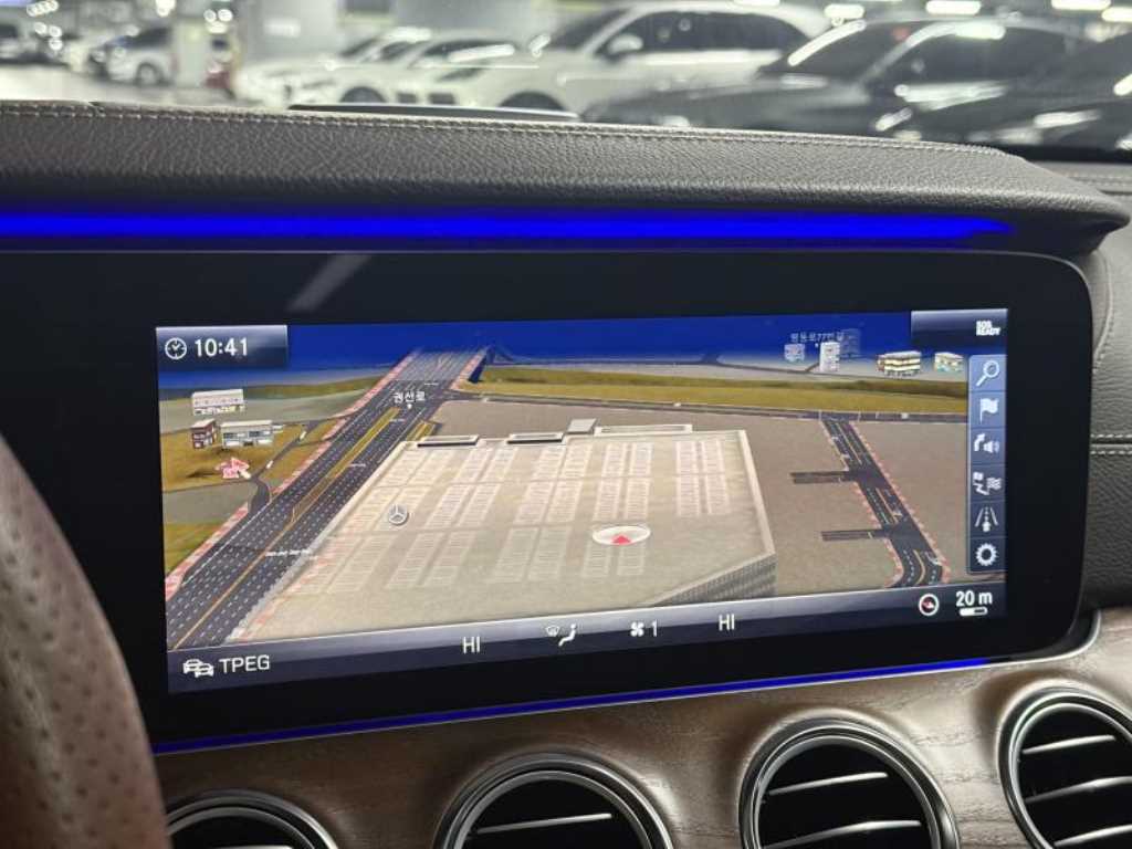 Mercedes Benz E class - Vista 11