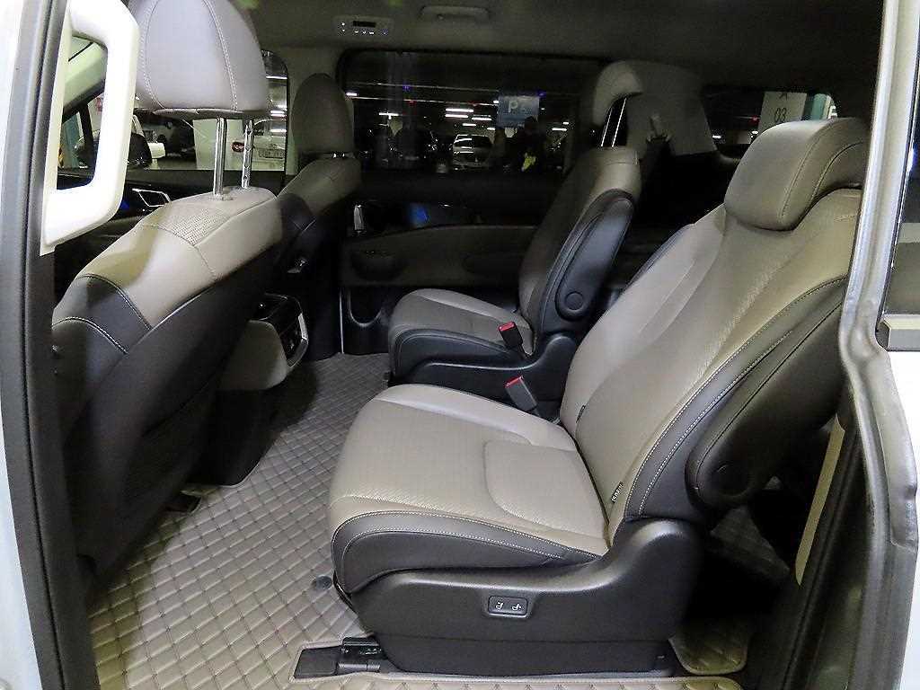 KIA Carnival - Vista 7