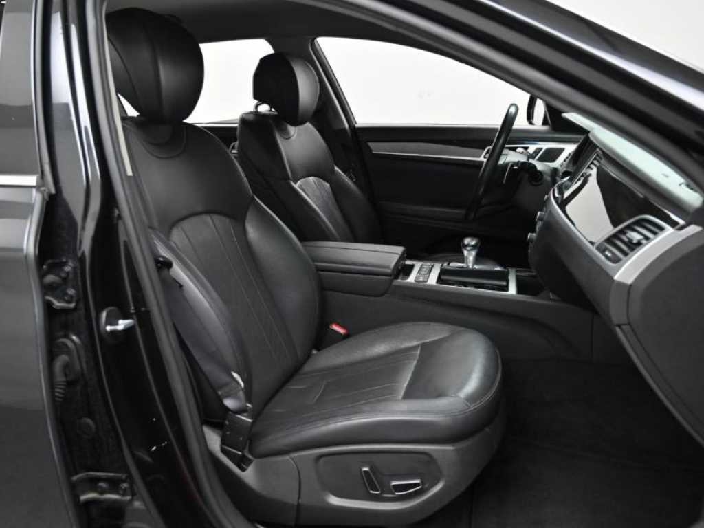 Genesis G80 - Vista 10