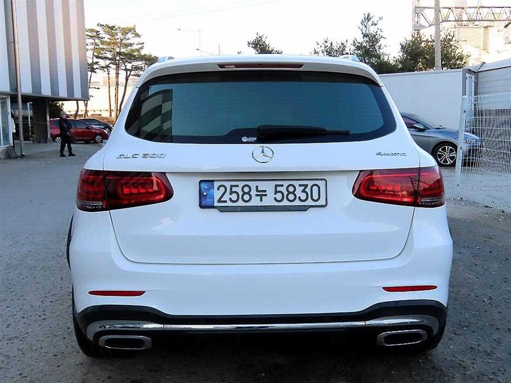 Mercedes Benz GLC Class - Vista 4