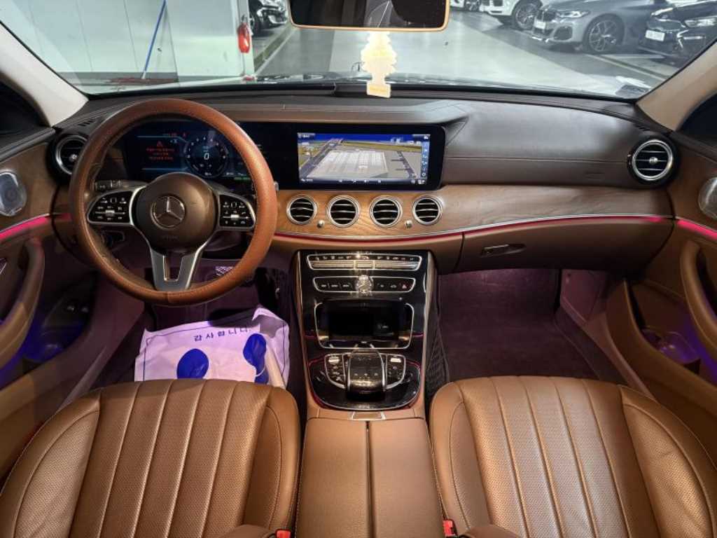 Mercedes Benz E class - Vista 6