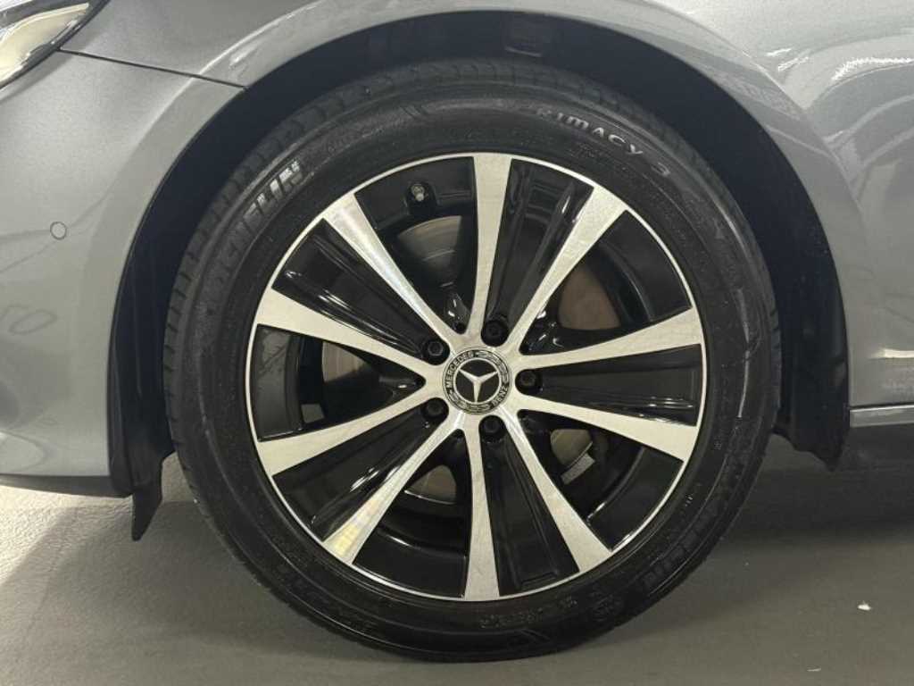 Mercedes Benz E class - Vista 5