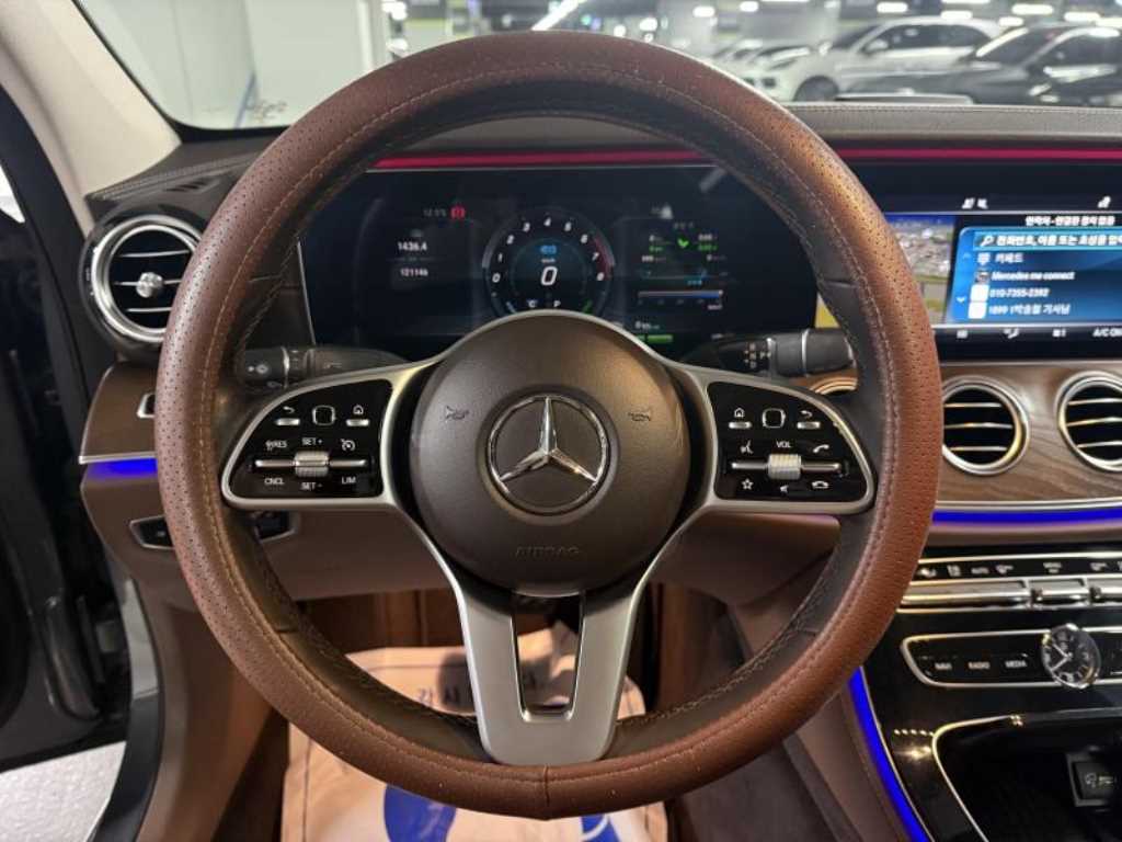 Mercedes Benz E class - Vista 8