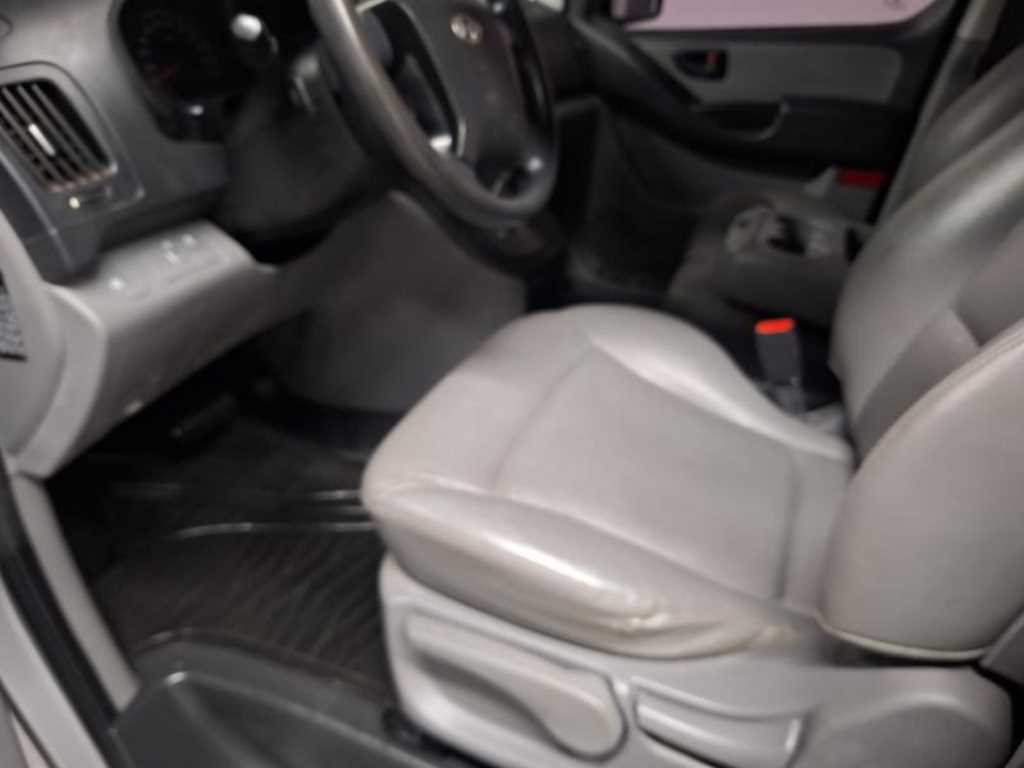 HYUNDAI Starex - Vista 9