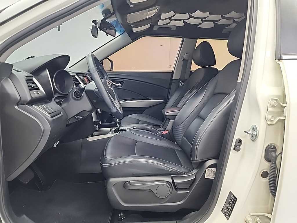 Ssangyong Tivoli - Vista 11