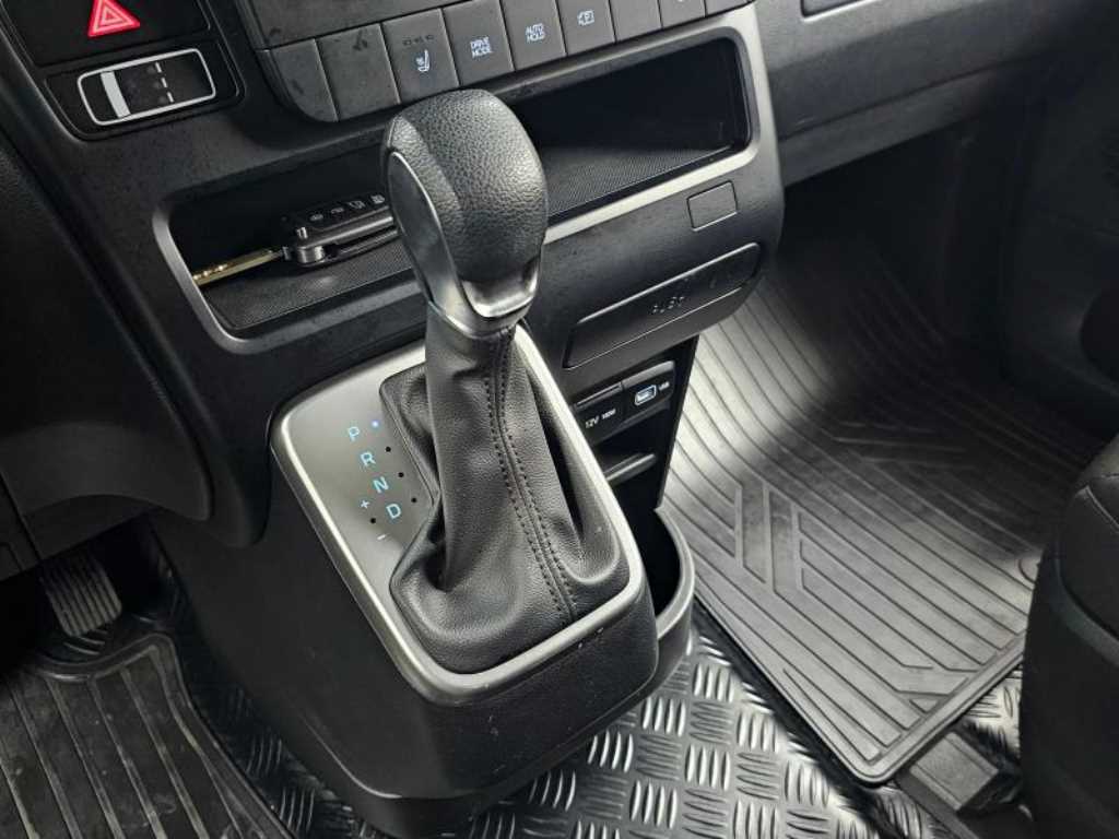 HYUNDAI Staria - Vista 9