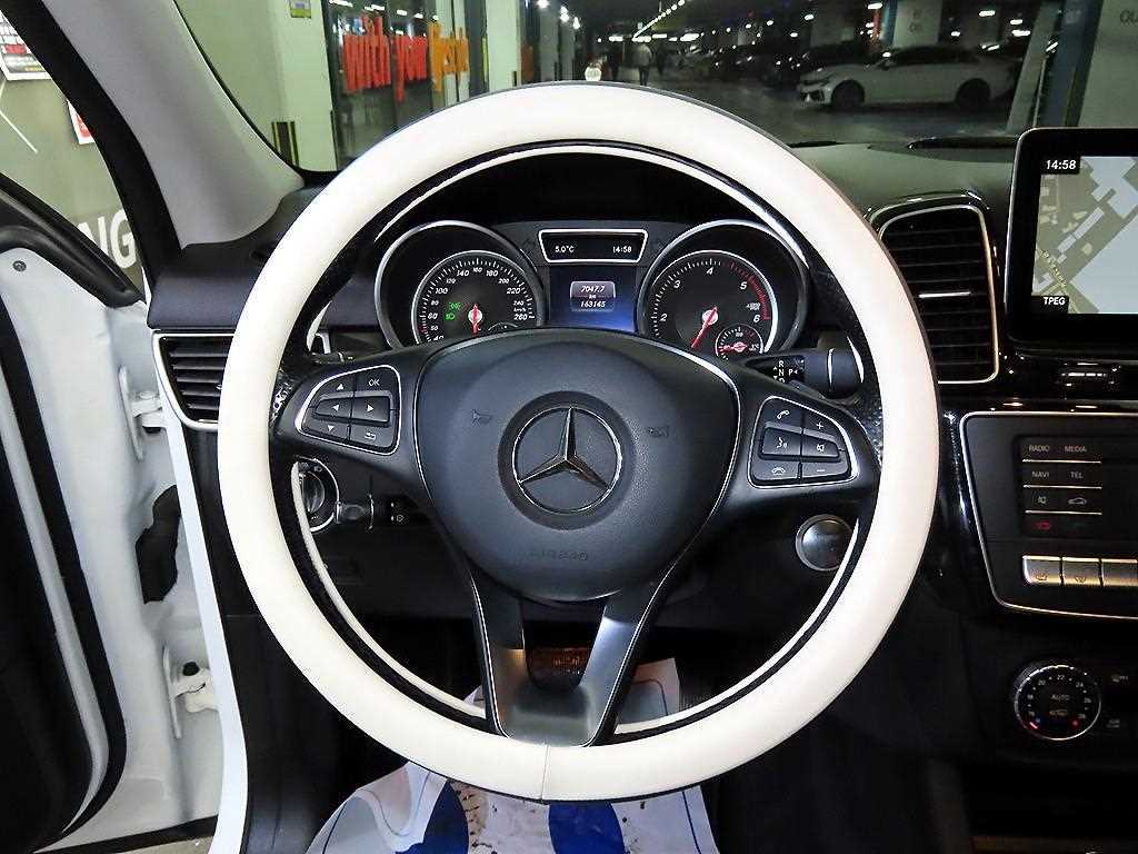 Mercedes Benz GLE Class - Vista 8