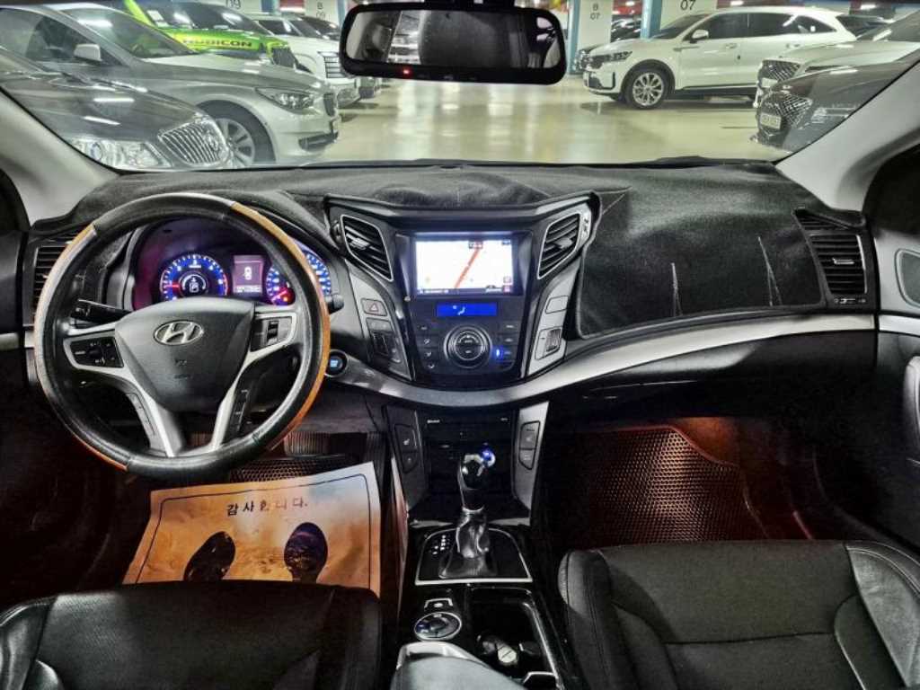 HYUNDAI i40 - Vista 10