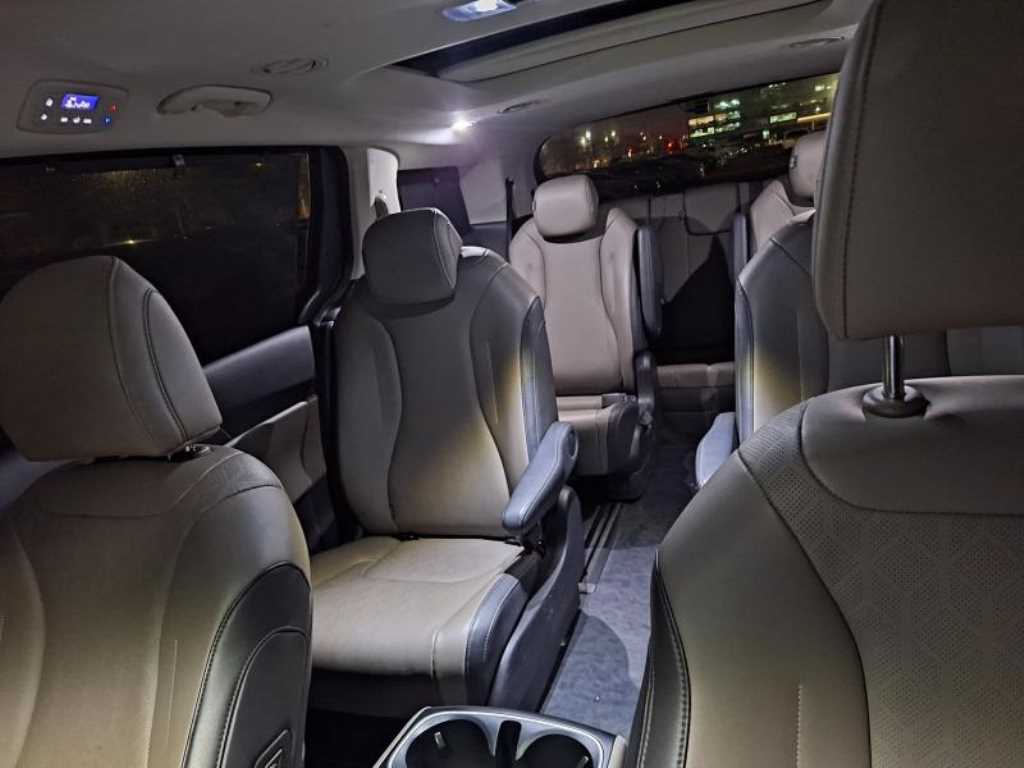 KIA Carnival - Vista 11