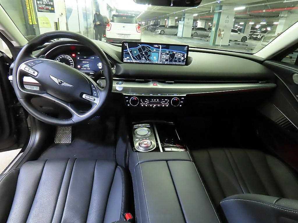 Genesis G80 - Vista 10