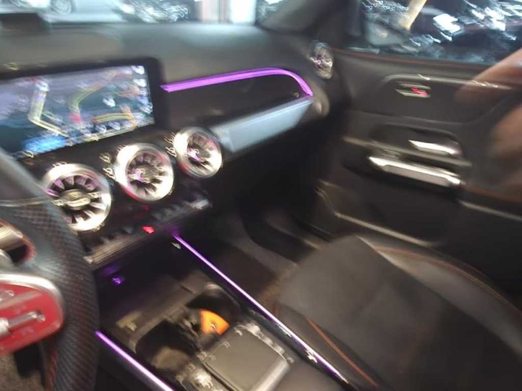 Mercedes Benz GLB Class - Vista 6