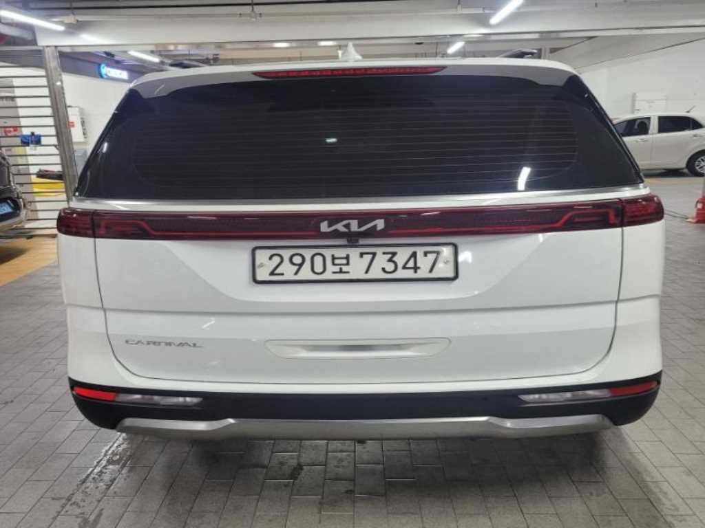 KIA Carnival - Vista 11
