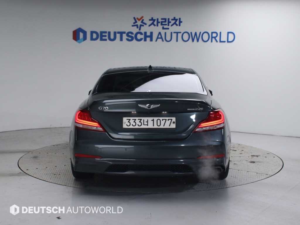 Genesis G70 - Vista 4